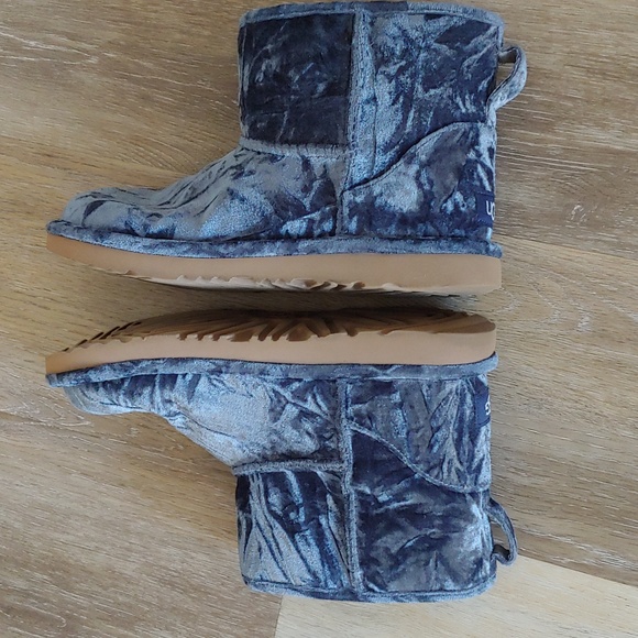 UGG Girls Classic Mini II Velvet Boots Blue 1142070K Size 6 (EU38) - Picture 6 of 8